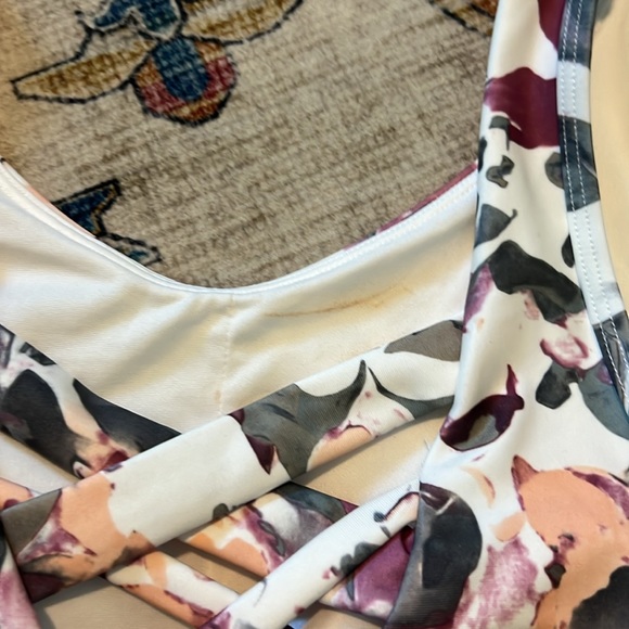 Women’s sports bra size Medium - Picture 5 of 8